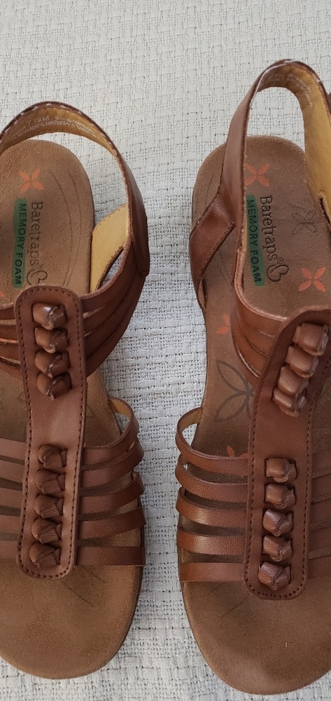 Super soft Bare Traps memory foam sandals.